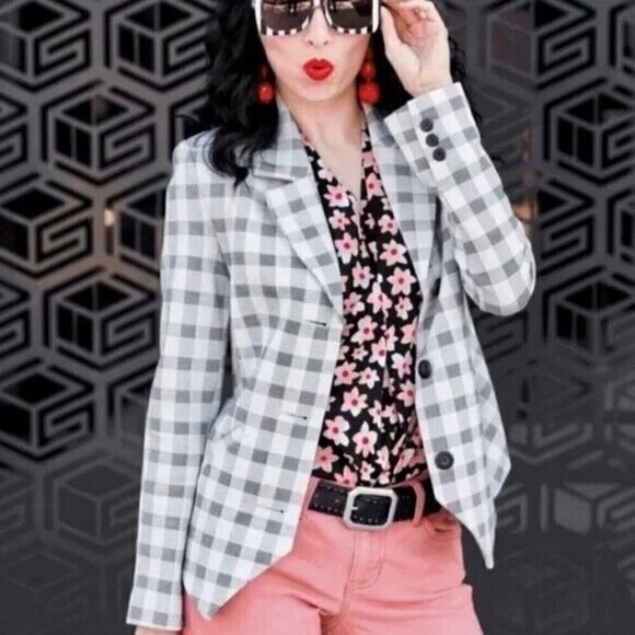 Cabi Valentina Blazer Size 10 NWT 5292 Plaid Button Checked Jacket Gray Knit - Picture 2 of 10